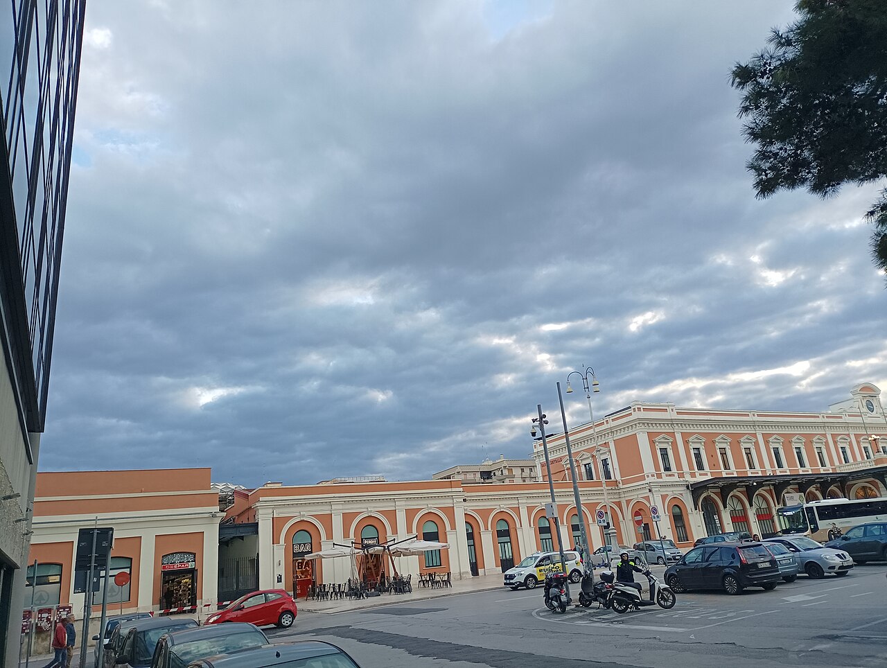 Sciking, CC BY-SA 3.0, Wikimedia Commons Stazione Centrale